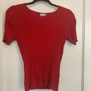 Stretchy ribbed red top